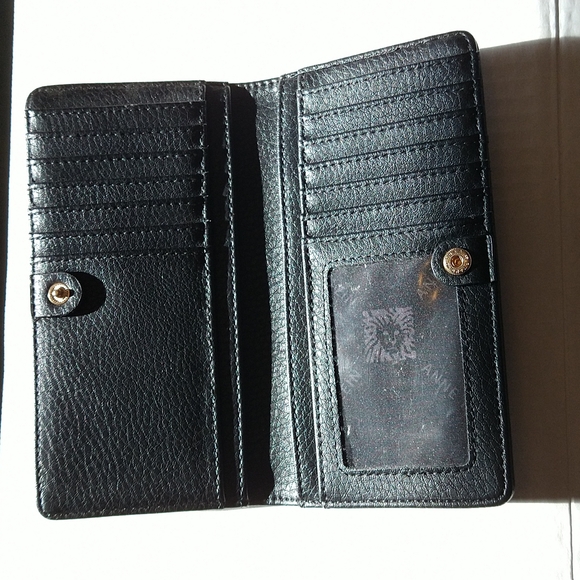 VGUC. Anne Klein bifold black wallet. - Picture 4 of 4